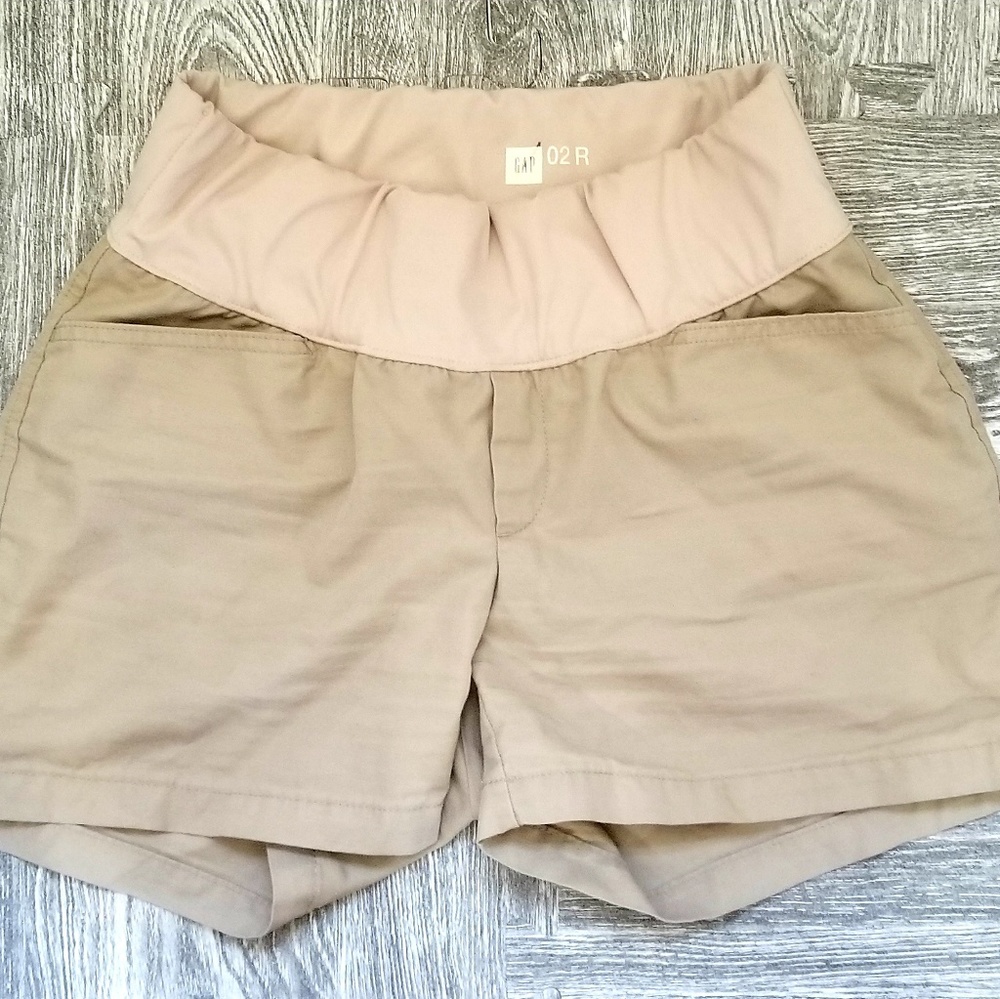 Cute GAP Maternity shorts